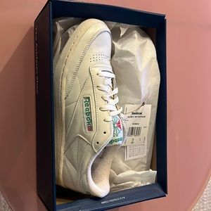 New w tags and box Reebok Classic Club C 1985 white/chalk/green Size 9